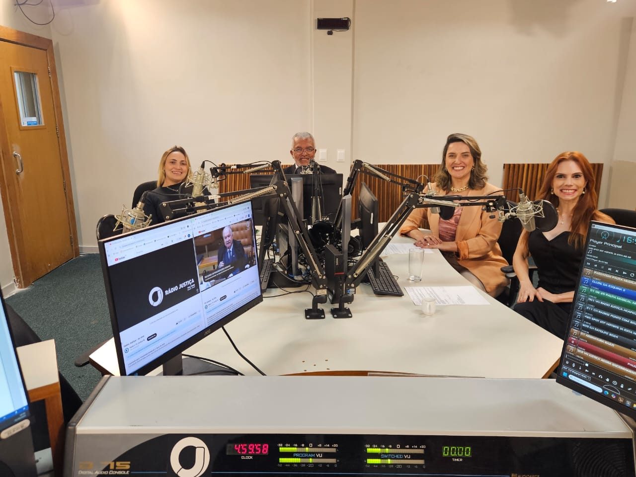 Dra. Larissa Muniz em participação na Rádio Justiça
